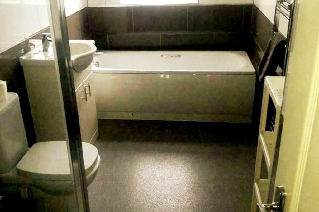 Short Term Lets From £15 Per Person Per Night Apartment Бристол Екстериор снимка