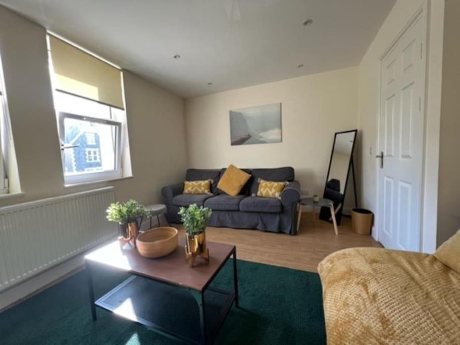 Short Term Lets From £15 Per Person Per Night Apartment Бристол Екстериор снимка