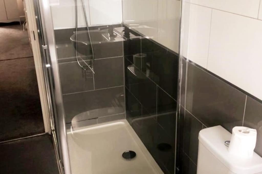 Short Term Lets From £15 Per Person Per Night Apartment Бристол Екстериор снимка