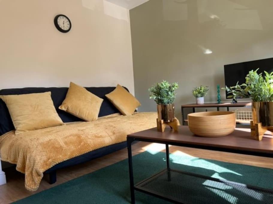Short Term Lets From £15 Per Person Per Night Apartment Бристол Екстериор снимка