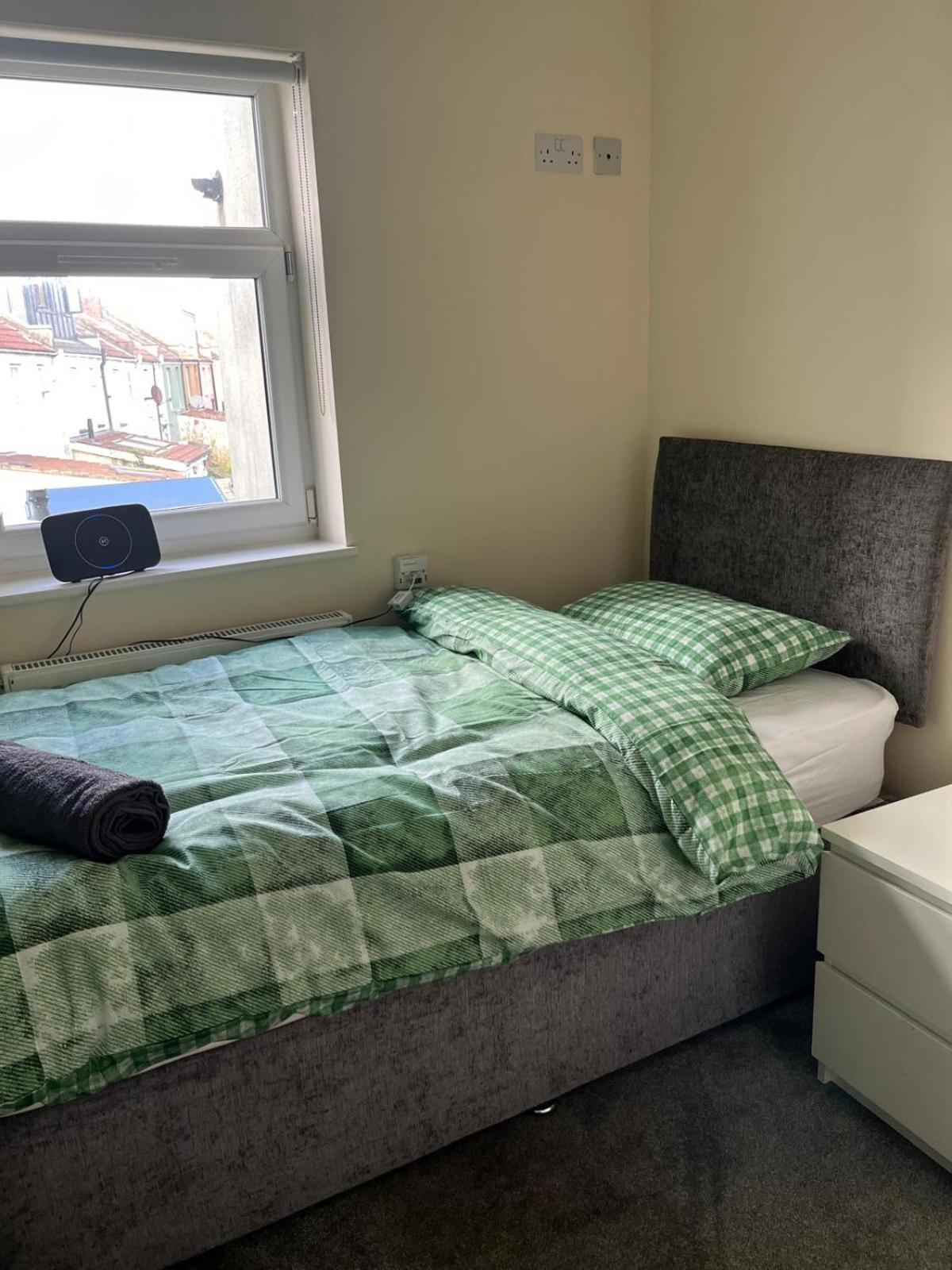 Short Term Lets From £15 Per Person Per Night Apartment Бристол Екстериор снимка