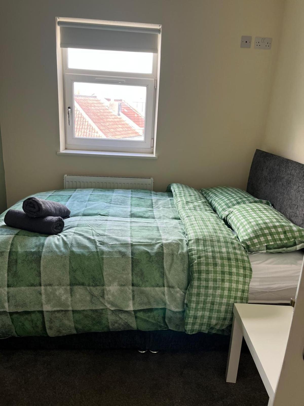 Short Term Lets From £15 Per Person Per Night Apartment Бристол Екстериор снимка